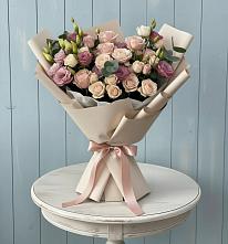 Букет цветов из:  Розы и Лизиантусы в Красноборске