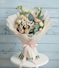 Букет цветов из:  Розы и Лизиантусы в Красноборске