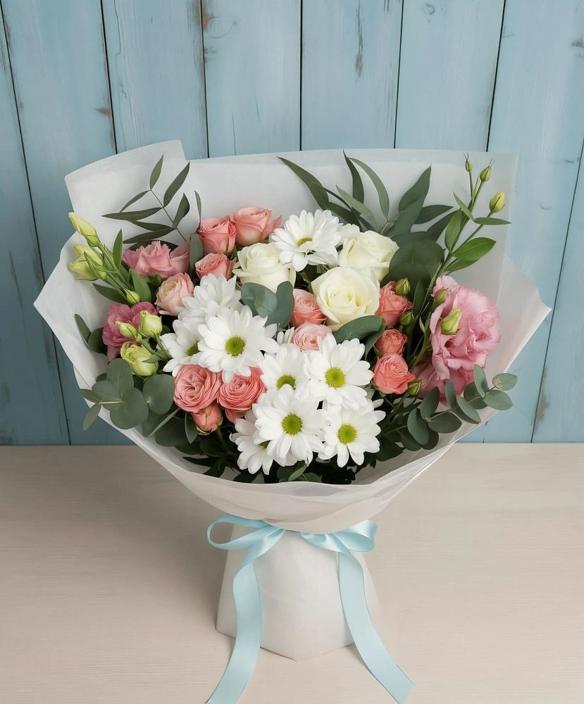 Букет цветов из: Розы, Лизиантусы и Хризантемы в Красноборске