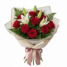 Букет цветов из:  Лилии и Розы в Красноборске