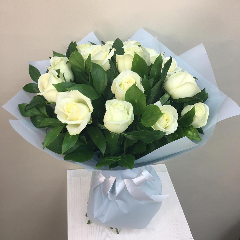 Букет 15 Белых роз Проуд в Красноборске