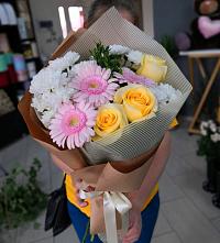 Букет цветов из:  Герберы, Розы и Хризантемы в Красноборске
