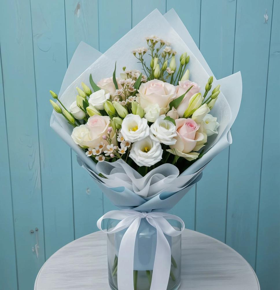 Букет цветов из: Розы и Лизиантусы в Красноборске