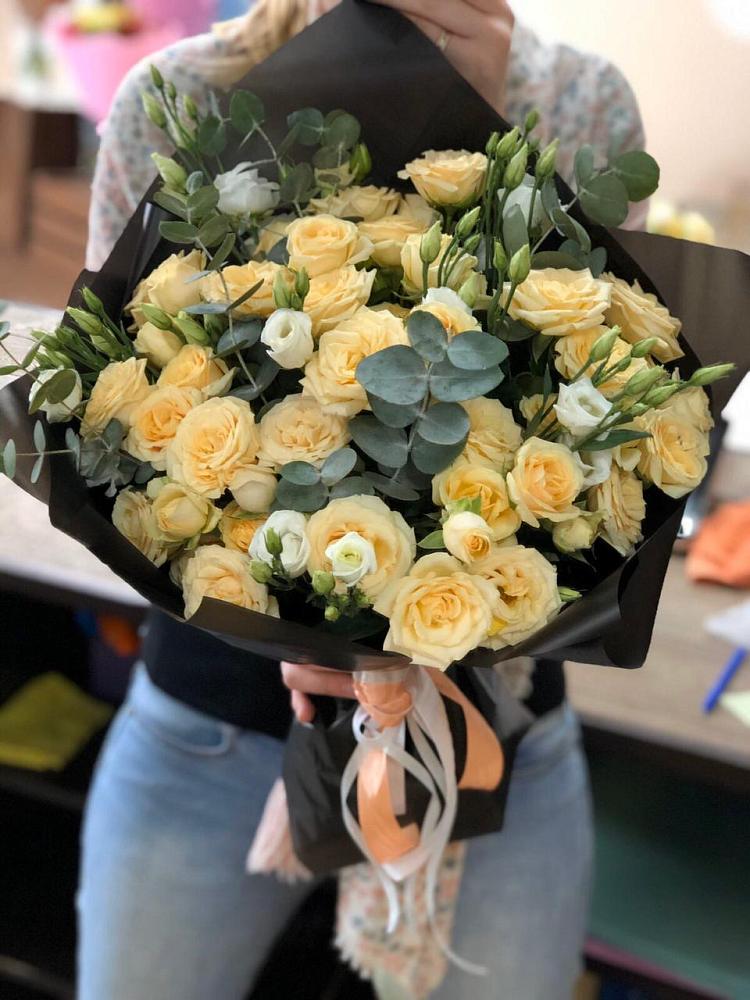 Букет цветов из: Розы и Лизиантусы в Красноборске