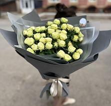 Букет Белые кустовые розы Солинеро в Красноборске