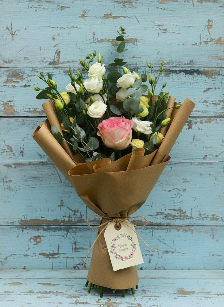 Букет цветов из: Розы и Лизиантусы в Красноборске