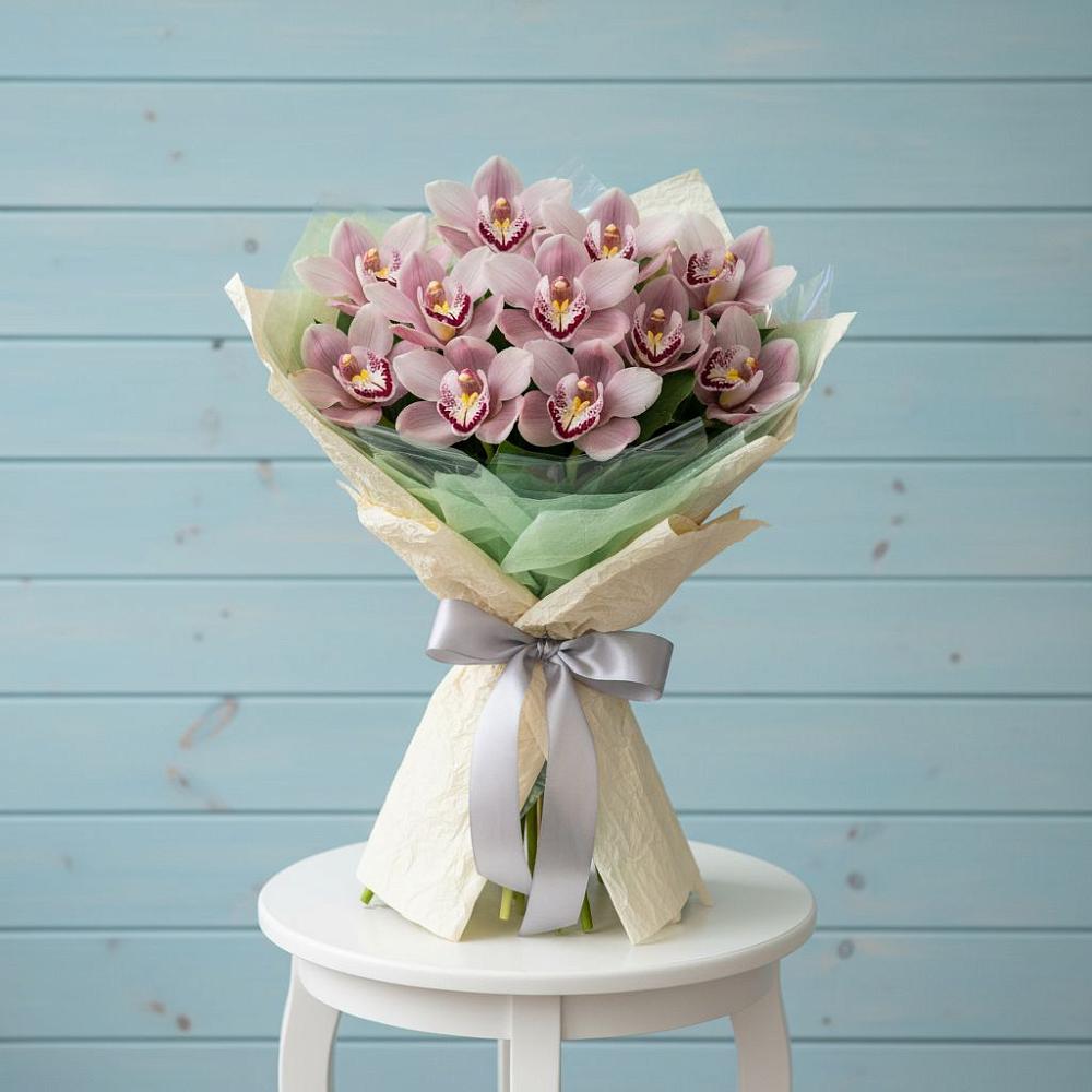 Букет цветов из: Орхидеи и Розы в Красноборске