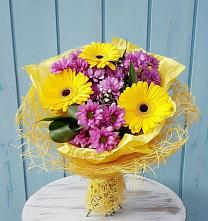 Букет цветов из:  Хризантемы и Герберы в Красноборске