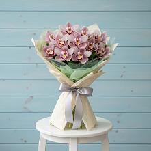 Букет цветов из:  Орхидеи и Розы в Красноборске
