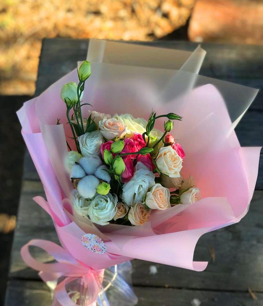 Букет цветов из: Розы и Лизиантусы в Красноборске