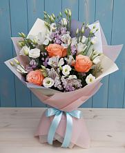 Букет цветов из:  Лизиантусы, Розы, Альстромерии и Гипсофила в Красноборске