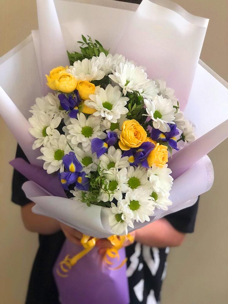 Букет цветов из: Ирисы, Хризантемы и Розы в Красноборске