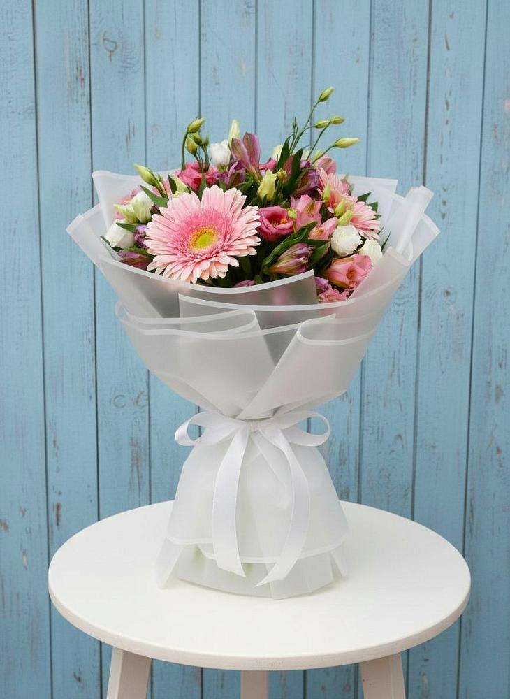 Букет цветов из: Герберы, Альстромерии и Лизиантусы в Красноборске