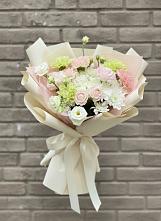 Букет цветов из:  Гвоздики, Розы, Лизиантусы и Хризантемы в Красноборске