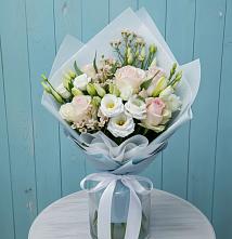 Букет цветов из:  Розы и Лизиантусы в Красноборске