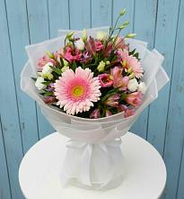 Букет цветов из:  Герберы, Альстромерии и Лизиантусы в Красноборске