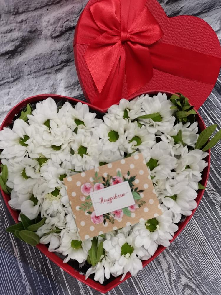 Цветочная композиция из Хризантемы в виде сердца в Красноборске