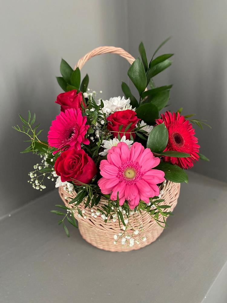 Цветочная композиция из Розы, Хризантемы и Герберы в корзине в Красноборске