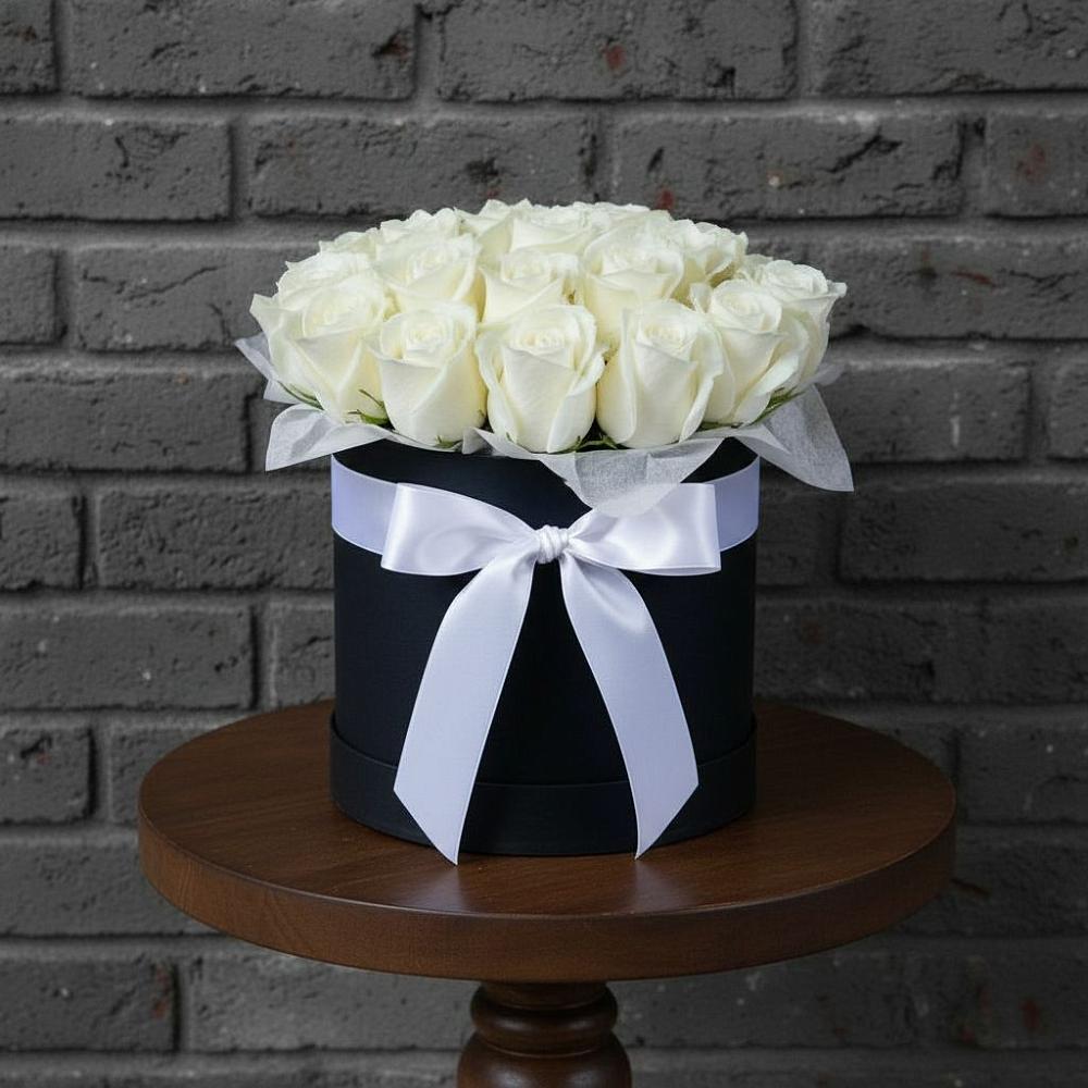 Цветочная композиция из Розы в шляпной коробке в Красноборске