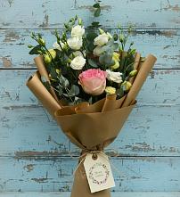 Букет цветов из:  Розы и Лизиантусы в Красноборске