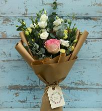 Букет цветов из:  Розы и Лизиантусы в Красноборске