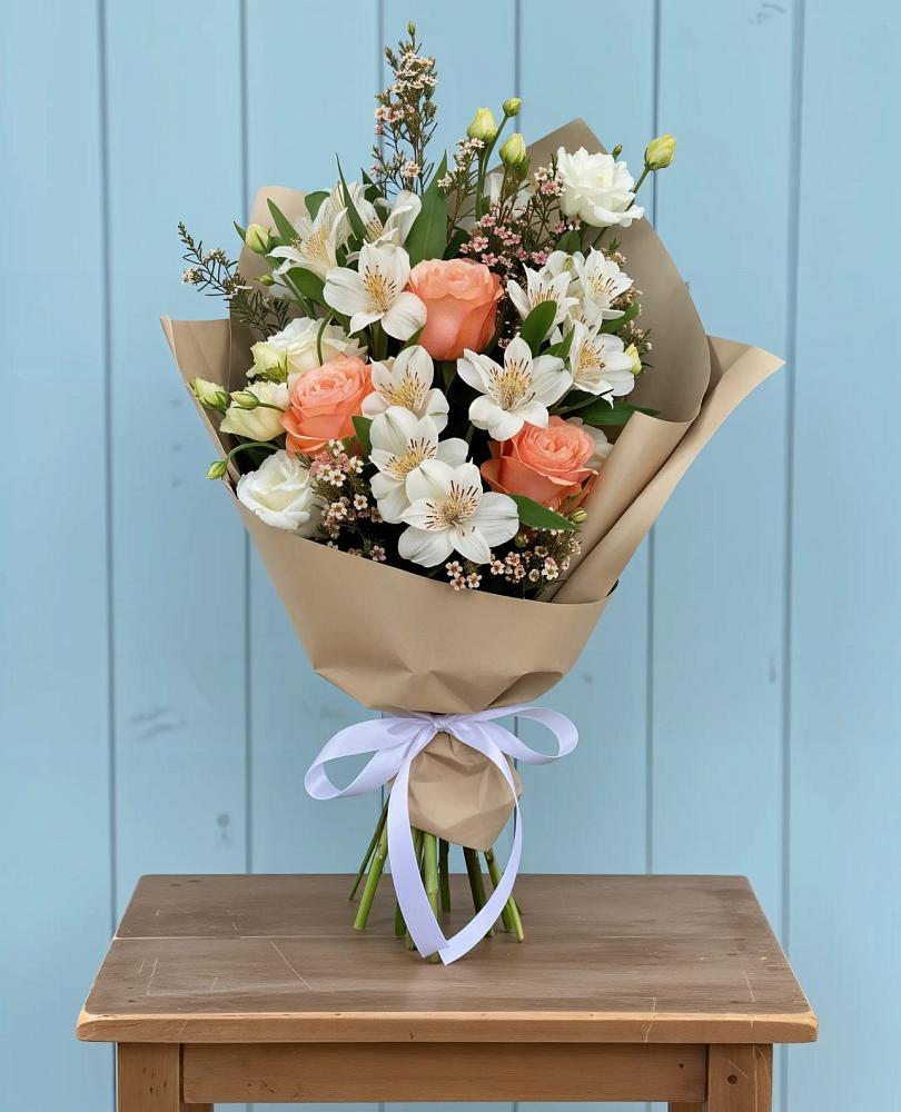 Букет цветов из: Альстромерии, Лизиантусы, Розы и Хризантемы в Красноборске