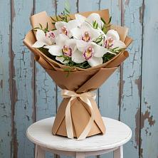 Букет цветов из:  Орхидеи и Розы в Красноборске