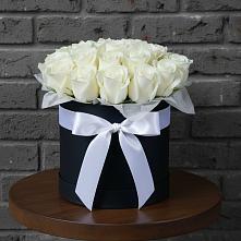 Цветочная композиция из Розы в шляпной коробке в Красноборске