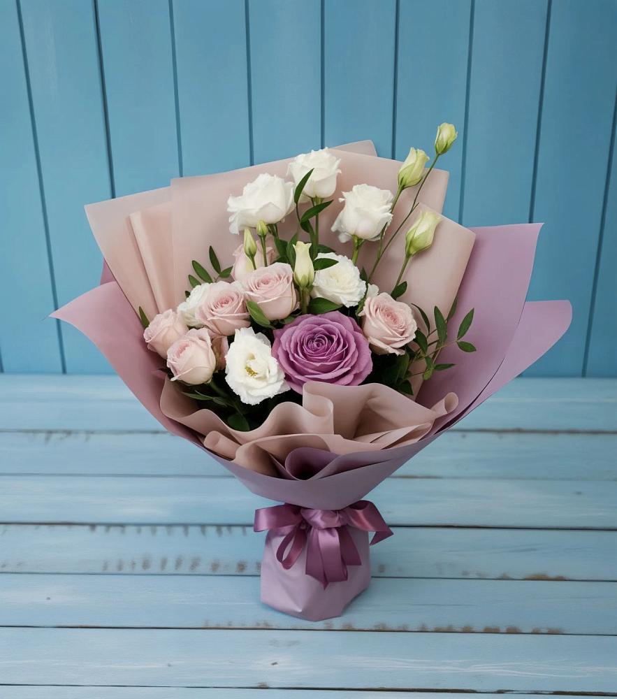 Букет цветов из: Розы и Лизиантусы в Красноборске